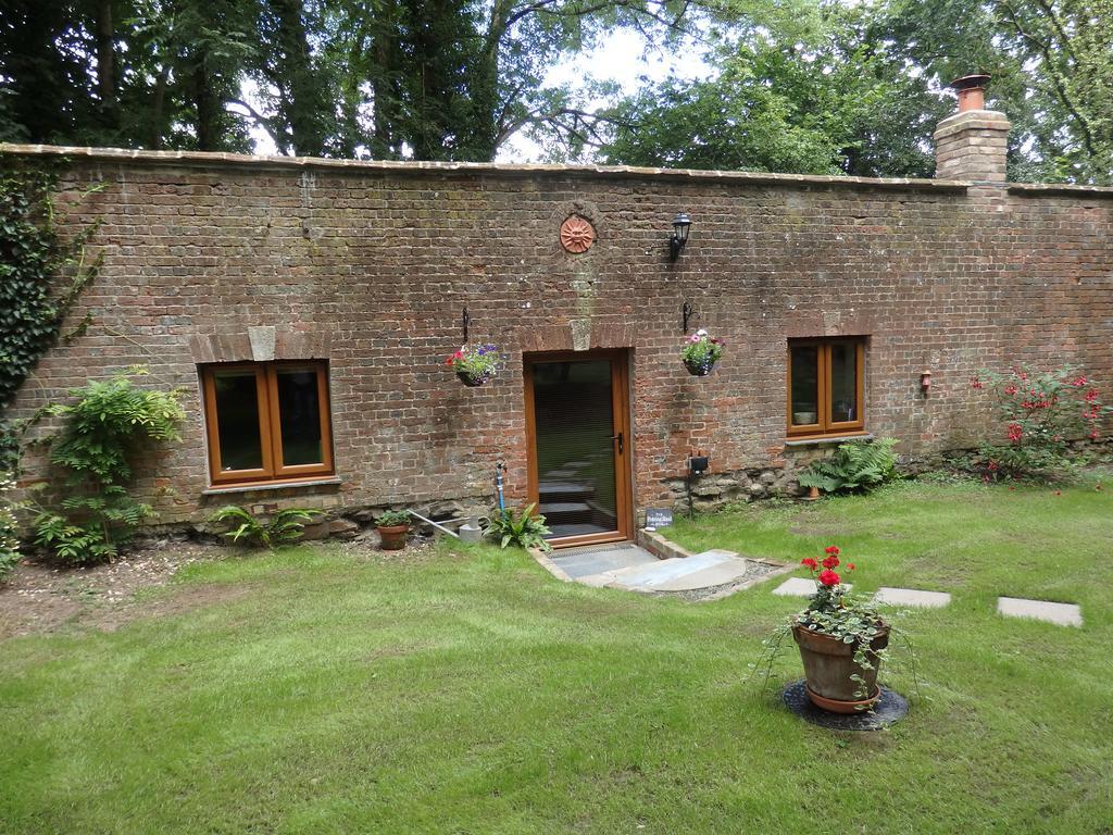 The Potting Shed Apartment Little Torrington Exterior photo